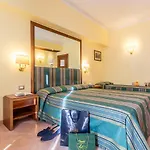 Raeli Noto 3*