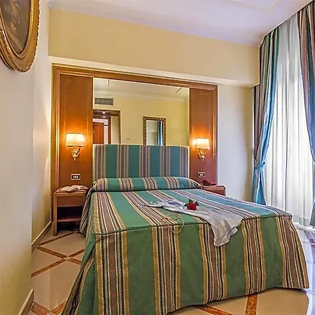 Raeli Noto Рим