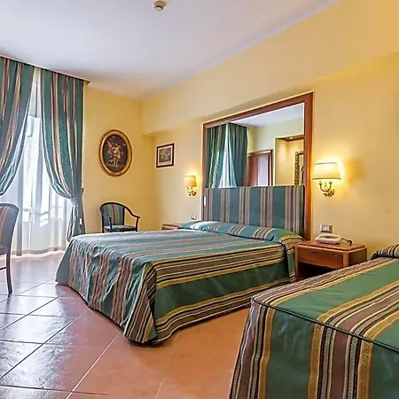 Отель Raeli Noto 3*
