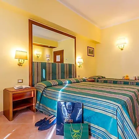 Raeli Noto 3* Рим