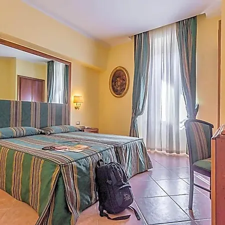 Отель Raeli Noto 3*