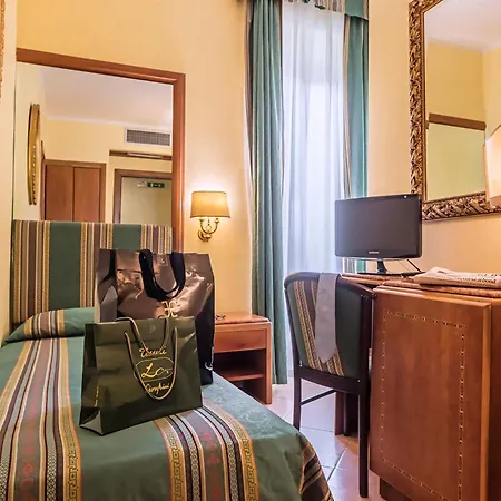 Raeli Noto Hotell Rom